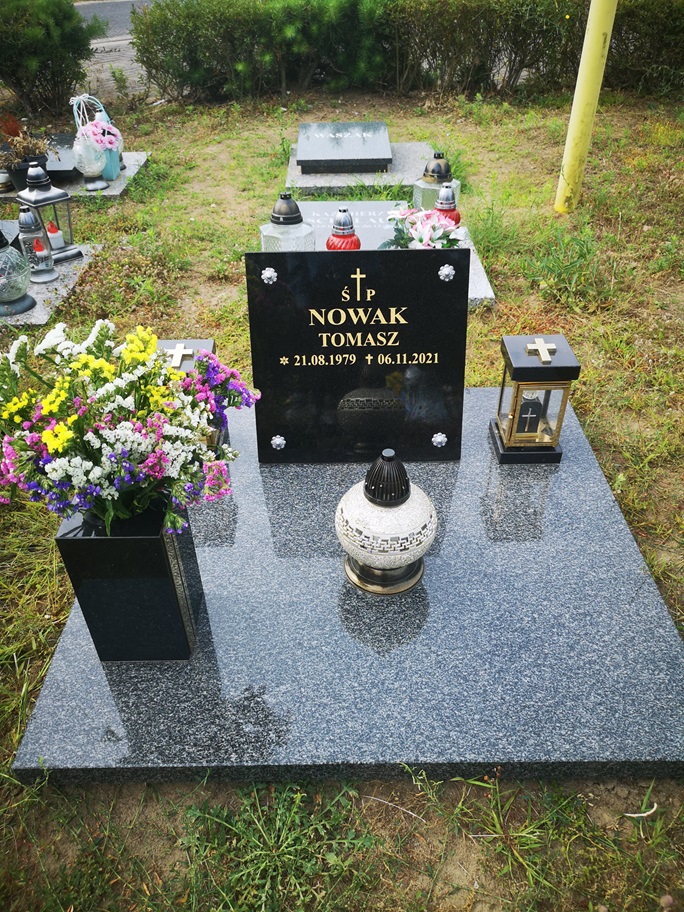 Tomasz Nowak 1979 Bydgoszcz - Grobonet - Wyszukiwarka osób pochowanych