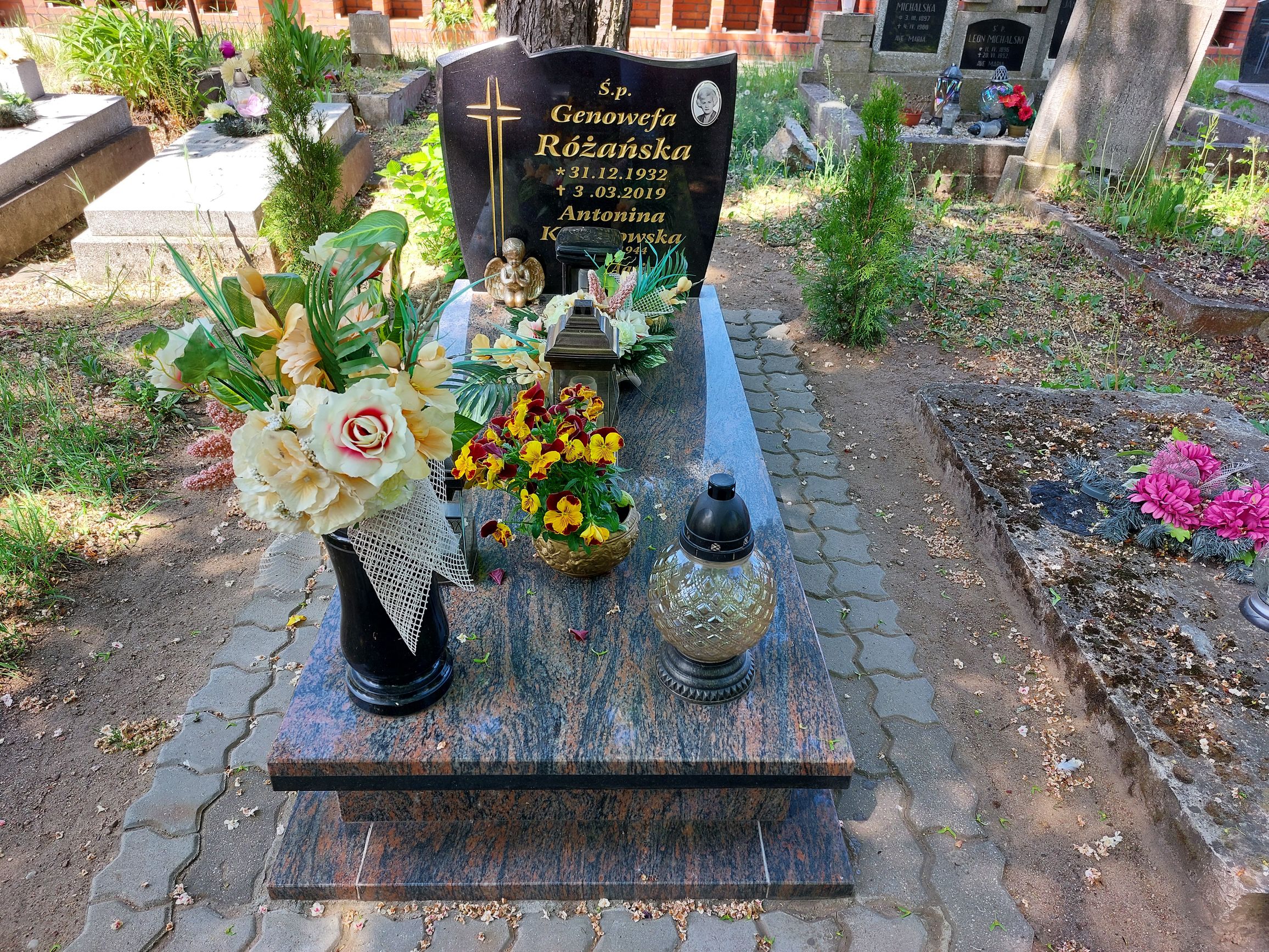 Grób GENOWEGA RÓŻAŃSKA